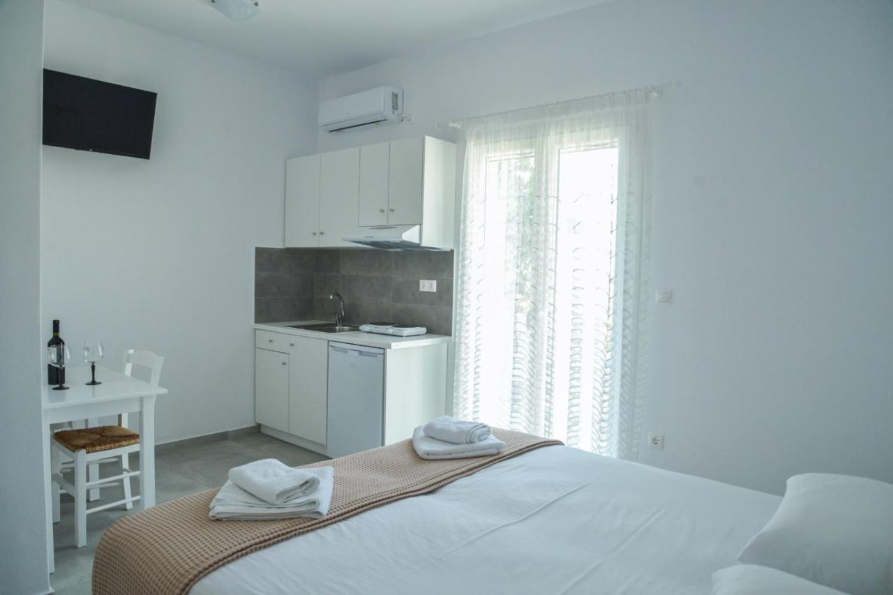 Zeras Apartments Adamantas  Ngoại thất bức ảnh